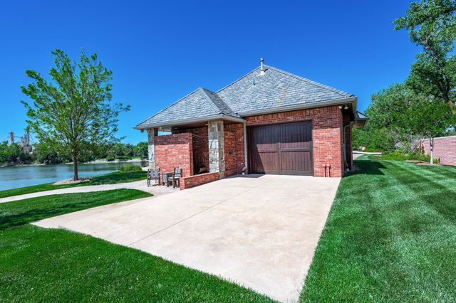 6737 W 29th St N, Wichita, KS 67205