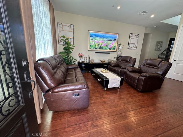 7611 Lilly Way, North Hollywood, CA 91605