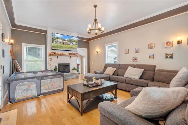 6544 Owens RD, Radford, VA 24141