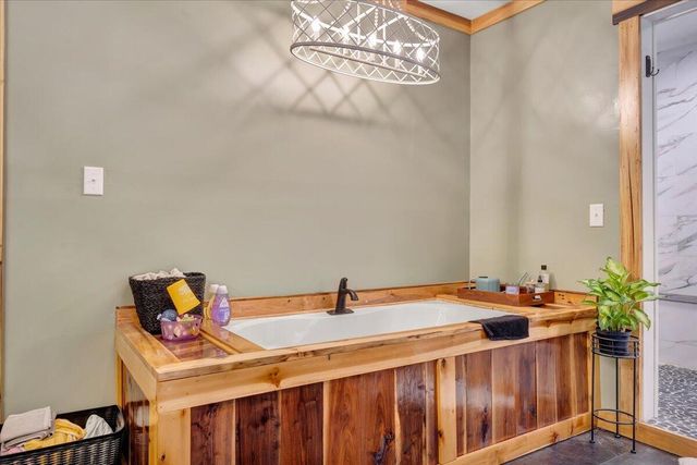 6544 Owens RD, Radford, VA 24141