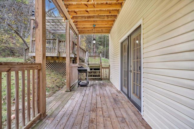 6544 Owens RD, Radford, VA 24141