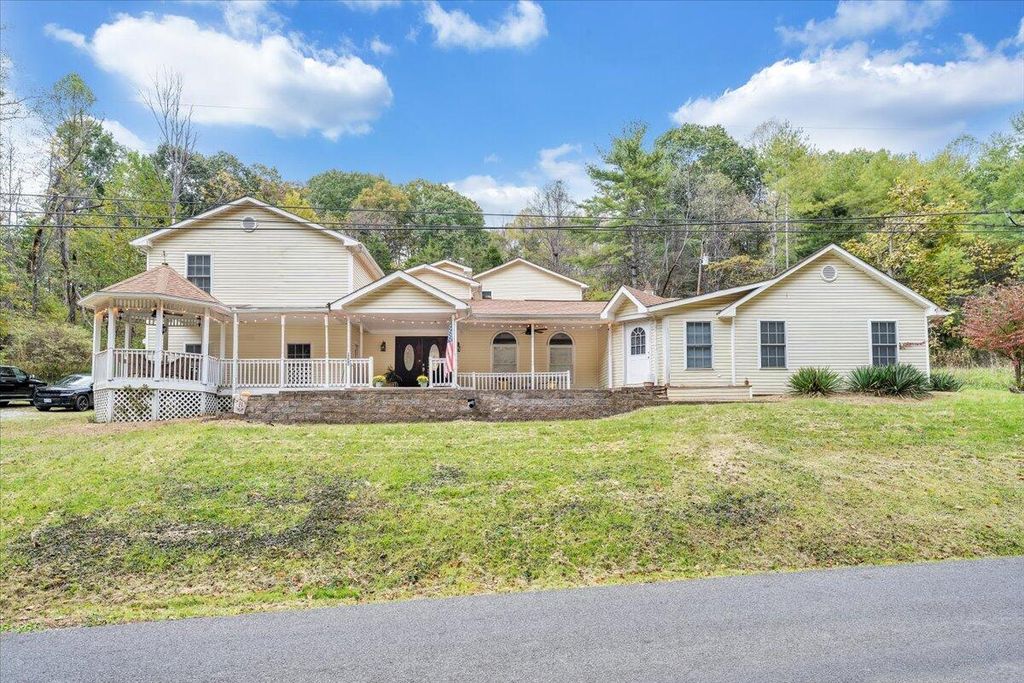 6544 Owens RD, Radford, VA 24141