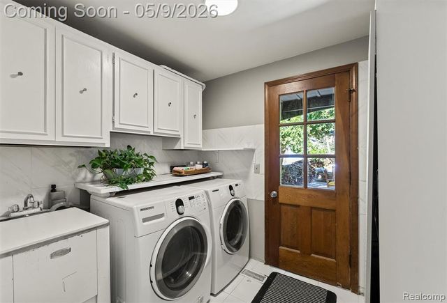 25080 Glynholm Court, Bloomfield Hills, MI 48301