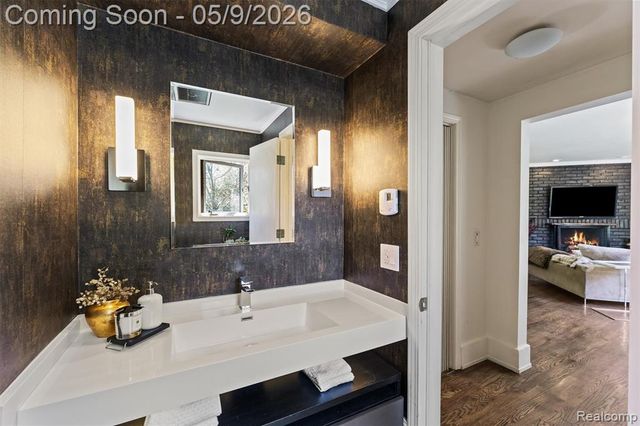 25080 Glynholm Court, Bloomfield Hills, MI 48301