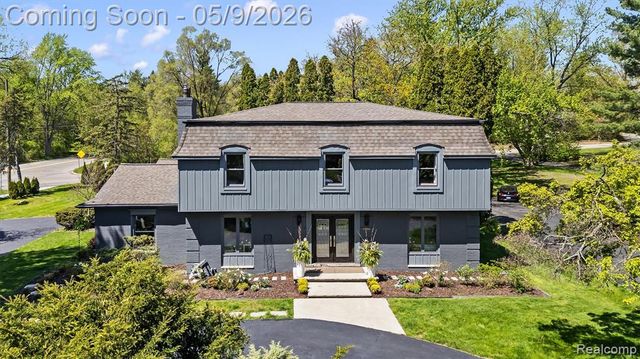 25080 Glynholm Court, Bloomfield Hills, MI 48301