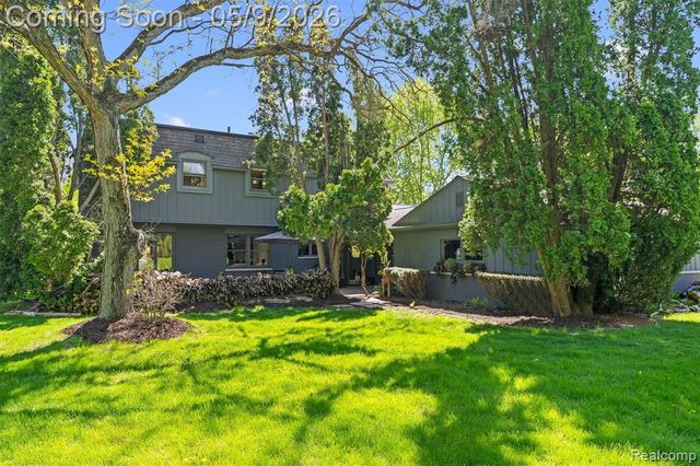 25080 Glynholm Court, Bloomfield Hills, MI 48301