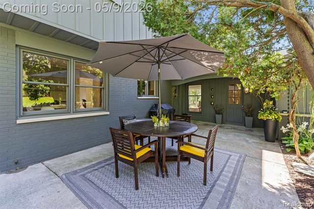 25080 Glynholm Court, Bloomfield Hills, MI 48301