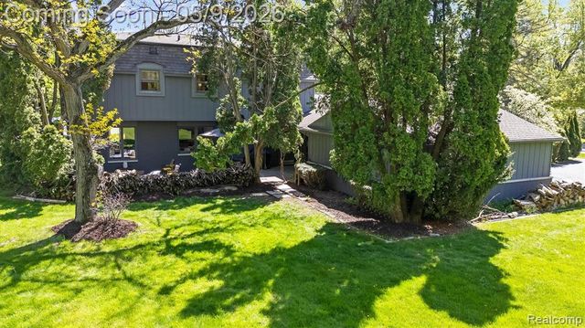 25080 Glynholm Court, Bloomfield Hills, MI 48301