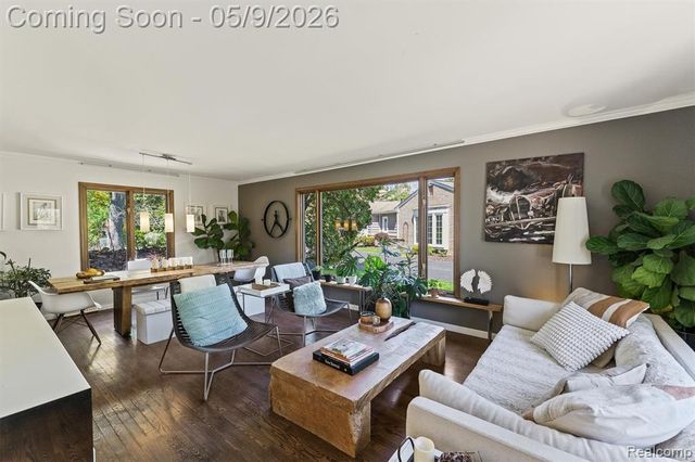 25080 Glynholm Court, Bloomfield Hills, MI 48301