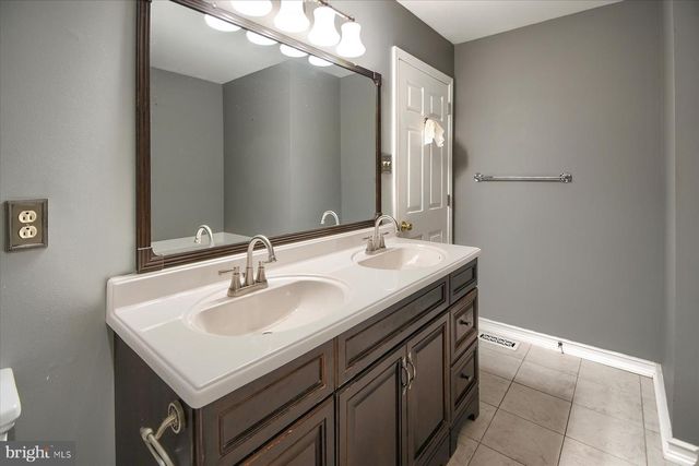 557 BROXTON CT, Harleysville, PA 19438