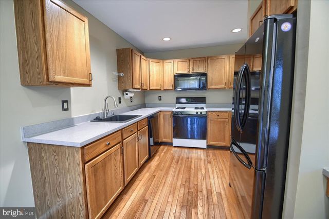 557 BROXTON CT, Harleysville, PA 19438