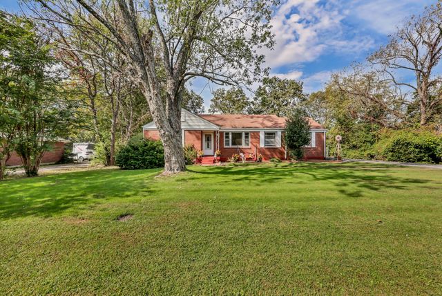 12 Hillsboro Rd, Clarksville, TN 37042