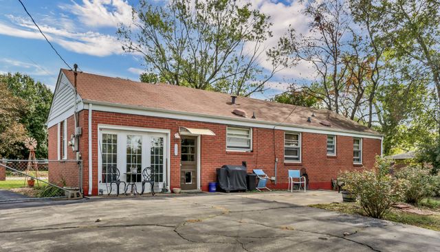 12 Hillsboro Rd, Clarksville, TN 37042