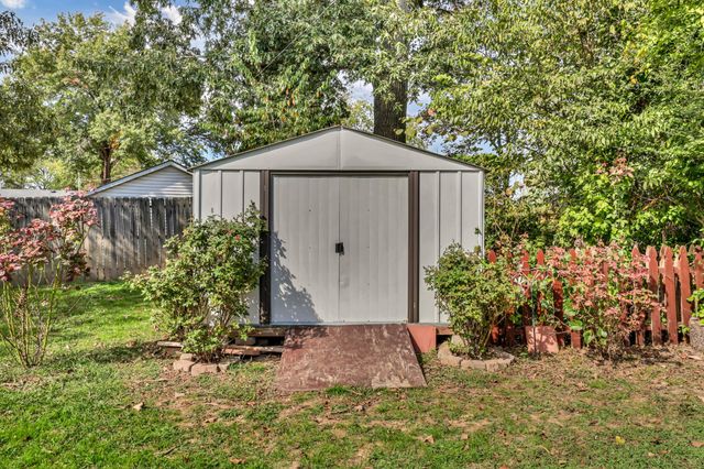 12 Hillsboro Rd, Clarksville, TN 37042