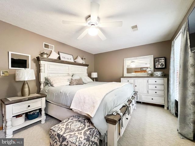 268 KESTREL DR, Falling Waters, WV 25419