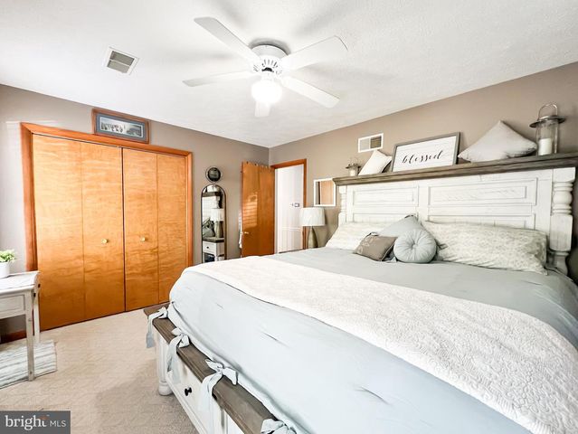 268 KESTREL DR, Falling Waters, WV 25419