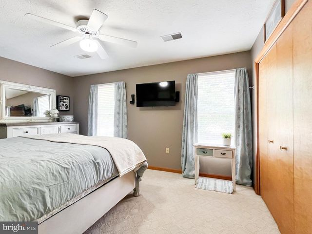 268 KESTREL DR, Falling Waters, WV 25419