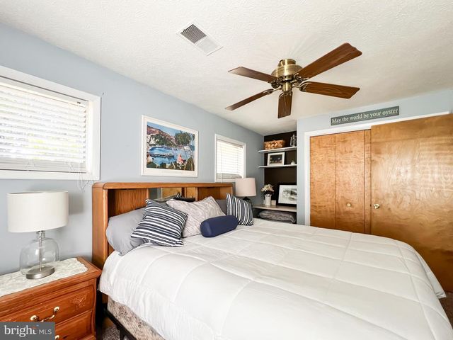 268 KESTREL DR, Falling Waters, WV 25419