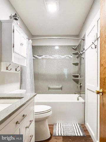 268 KESTREL DR, Falling Waters, WV 25419