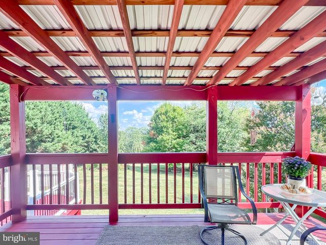 268 KESTREL DR, Falling Waters, WV 25419