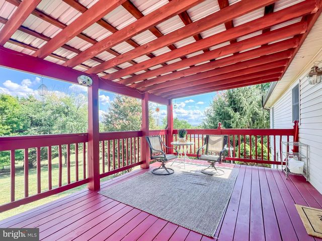 268 KESTREL DR, Falling Waters, WV 25419