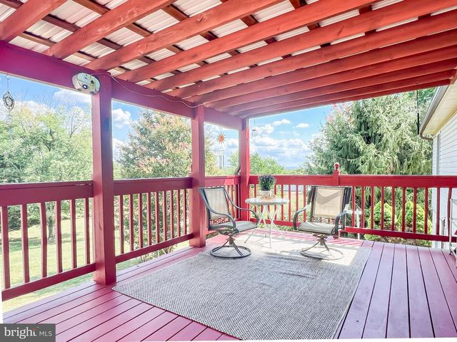 268 KESTREL DR, Falling Waters, WV 25419