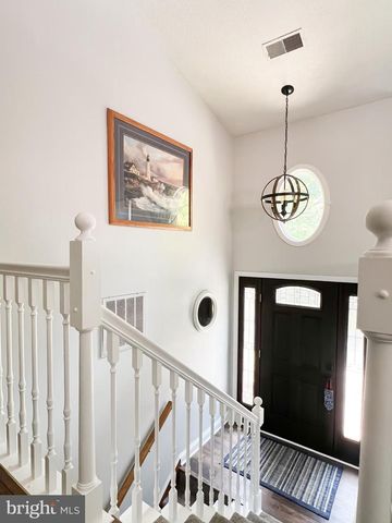 268 KESTREL DR, Falling Waters, WV 25419