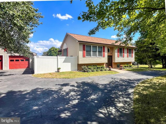 268 KESTREL DR, Falling Waters, WV 25419