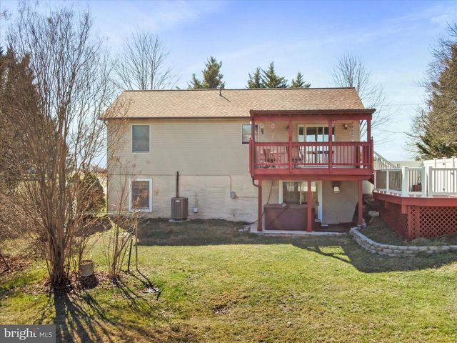 268 KESTREL DR, Falling Waters, WV 25419