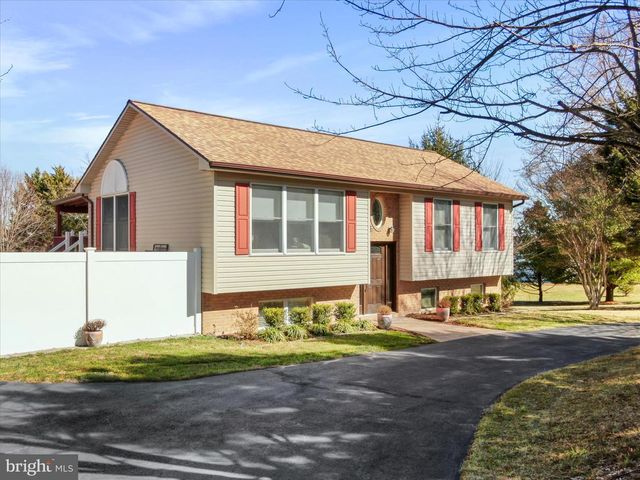 268 KESTREL DR, Falling Waters, WV 25419