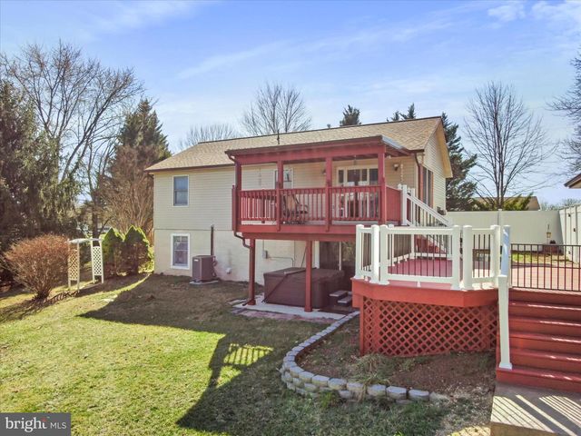 268 KESTREL DR, Falling Waters, WV 25419
