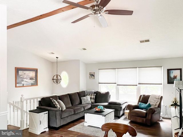 268 KESTREL DR, Falling Waters, WV 25419