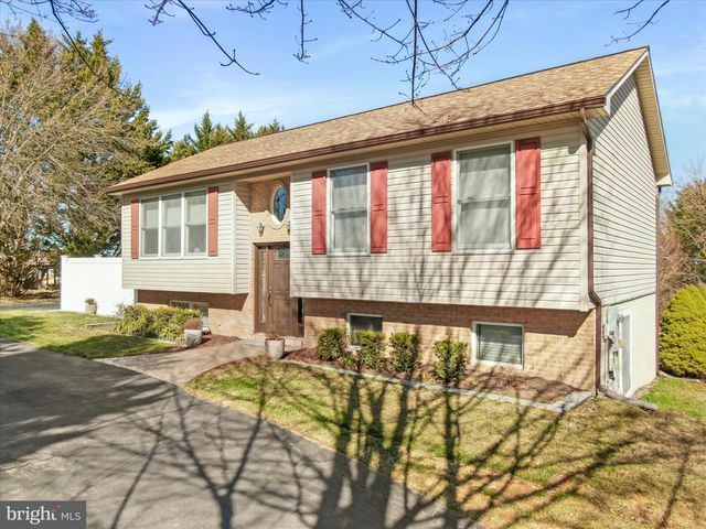 268 KESTREL DR, Falling Waters, WV 25419