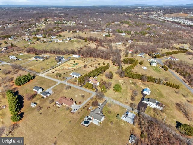 268 KESTREL DR, Falling Waters, WV 25419