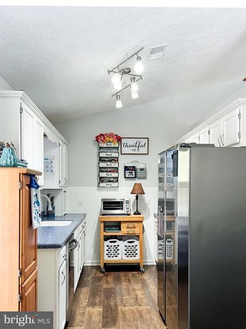 268 KESTREL DR, Falling Waters, WV 25419