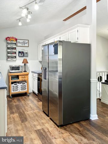 268 KESTREL DR, Falling Waters, WV 25419