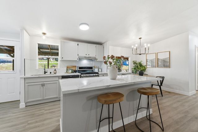 40089 John West Road, Oakhurst, CA 93644