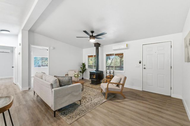 40089 John West Road, Oakhurst, CA 93644