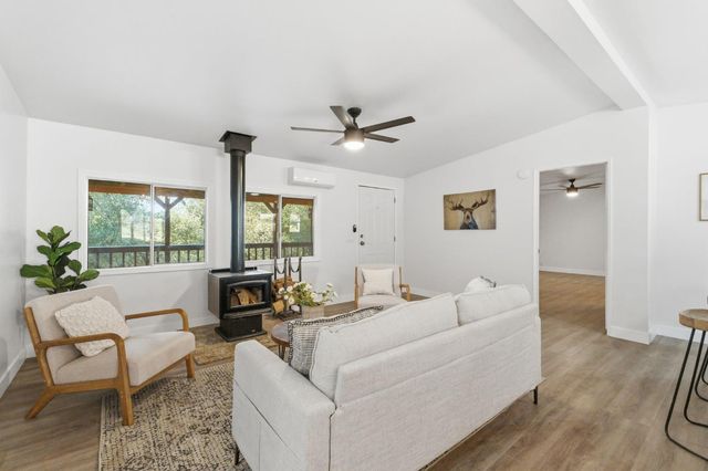 40089 John West Road, Oakhurst, CA 93644