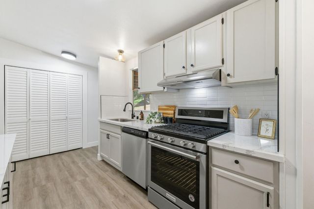 40089 John West Road, Oakhurst, CA 93644