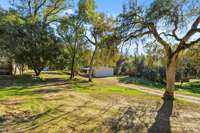 40089 John West Road, Oakhurst, CA 93644
