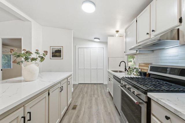 40089 John West Road, Oakhurst, CA 93644