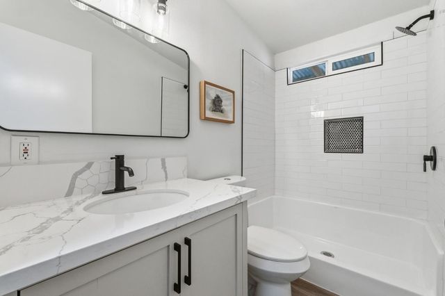 40089 John West Road, Oakhurst, CA 93644