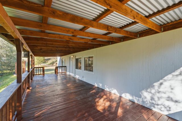 40089 John West Road, Oakhurst, CA 93644