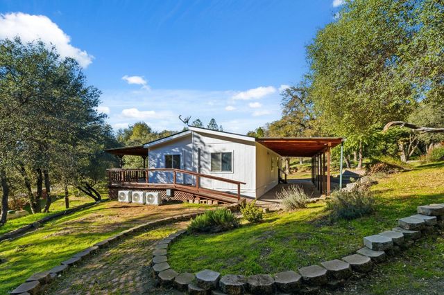 40089 John West Road, Oakhurst, CA 93644