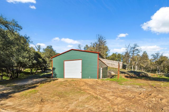 40089 John West Road, Oakhurst, CA 93644