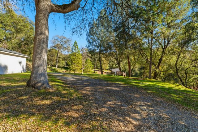 40089 John West Road, Oakhurst, CA 93644