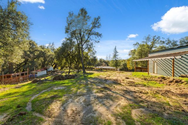 40089 John West Road, Oakhurst, CA 93644