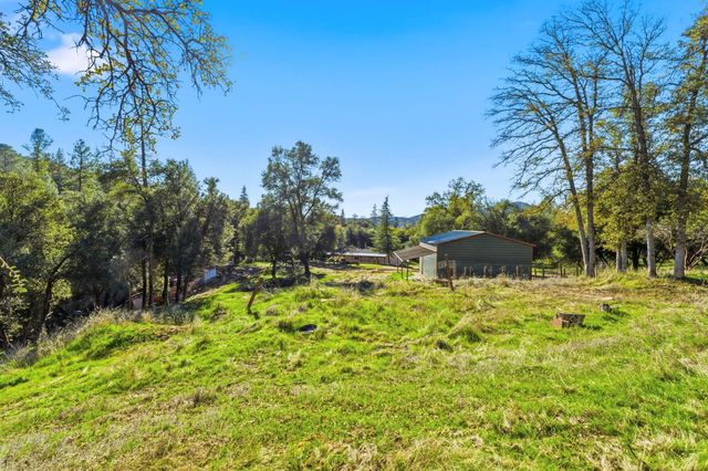 40089 John West Road, Oakhurst, CA 93644