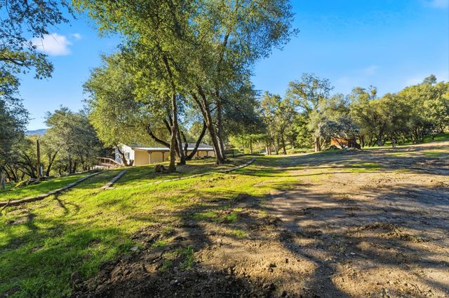 40089 John West Road, Oakhurst, CA 93644